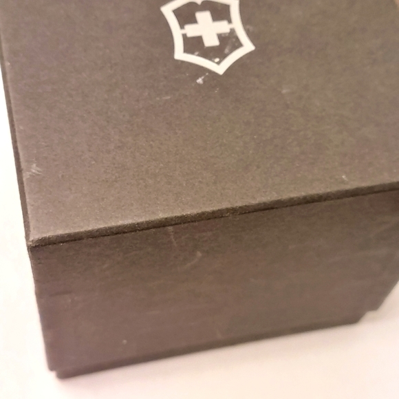 Victorinox Swiss Army Watch - Picture 13 of 15